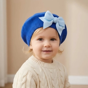 Béret Tricoté pour Enfants Avec Grand Nœud en Satin Doux Chaud Bonnet de Peintre pour Tout-Petits Couvre-Chef Bébé Fille Accessoires Photo