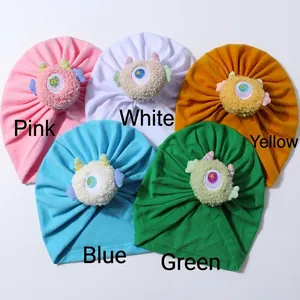 Berretti in pile per neonati mostro mostrati in rosa, bianco, giallo, blu e verde