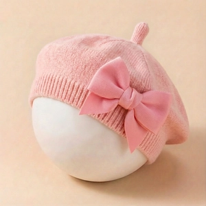 Béret en tricot rose pour bébé avec un grand nœud en satin et petit pic au sommet