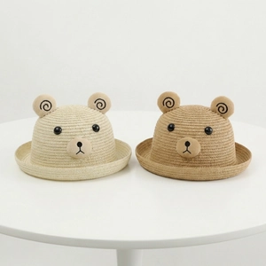 Chapeaux de soleil en paille pour enfants avec oreilles d'ours en blanc et beige