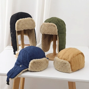Winter-Fliegermützen für Babys mit Ohrenschützern in Schwarz, Grün, Marine und Gelb