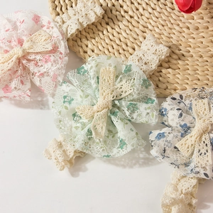 Drei Baby-Spitzen-Stirnbänder mit Blumenmuster und Schleifen für Kleinkinder-Haarschmuck