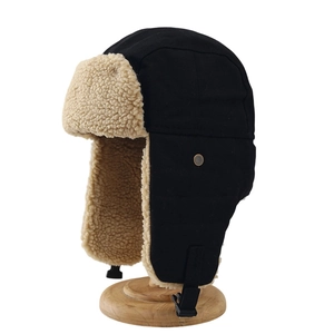 Detail der Baby Wintermütze mit weichem Fleece-Futter und verstellbarem Schnallenriemen
