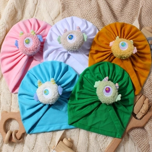 Cappello neonato foderato in pile con paraorecchie mostro cartone animato in cinque colori