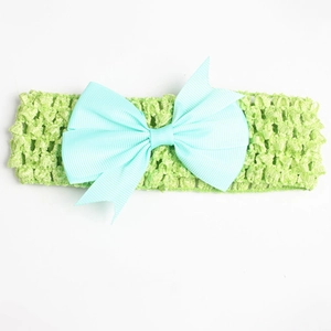 Elastic crochet headband for babies with a light blue ribbed ribbon bow on a white background