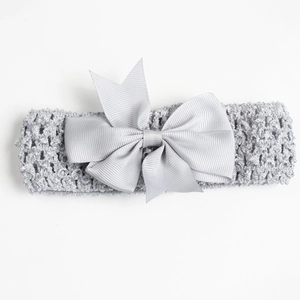 Detail of silver grey baby headband featuring wide crochet elastic and ribbed bow knot