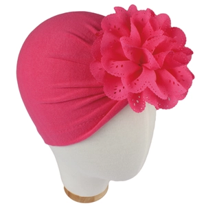 Bonnet turban magenta en tricot pour bébé avec grand nœud floral évidé pour nouveau-nés