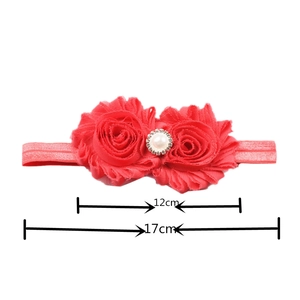 Bandeau bébé avec fleurs en mousseline rouge, perles et strass sur ruban élastique doux