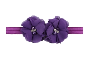 Bandeau pour bébé violet foncé avec deux fleurs en mousseline et détails en strass