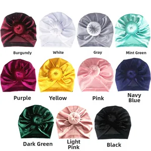 Collage de bonnets turbans en velours pour bébé montrant 11 couleurs et nœud donut