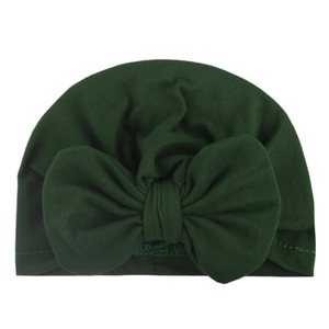 Turbante para bebé verde oscuro con lazo grande hecho de suave tejido de punto elástico