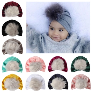 Morbido Cappello Turbante per Neonati in Velluto Con Grande Pompon in Pelliccia Sintetica Simpatico Berretto Caldo per Bambine