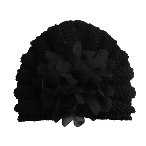 Bonnet en tricot noir mignon pour bébé avec grande fleur en mousseline pour l'hiver