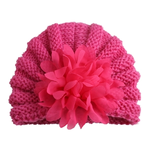 Bonnet turban rose en tricot pour bébé avec grande fleur décorative pour l'hiver
