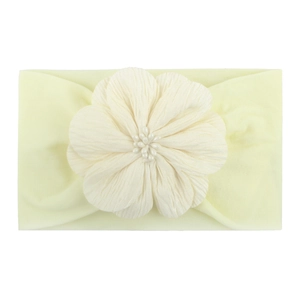 Bandeau bébé en nylon jaune crème avec grande fleur en tissu et décor de perles