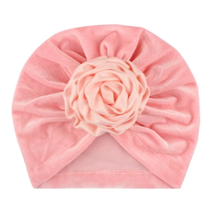 Bonnet turban rose en velours pour bébé avec une grande rose en 3D décorative