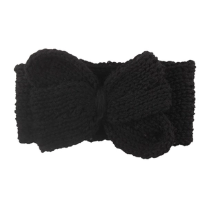 Gros plan d'un bandeau en tricot noir pour enfants avec un grand nœud papillon