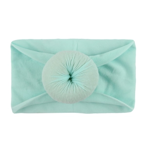 Bandeau large en nylon vert menthe doux avec un nœud en forme de beignet pour bébés