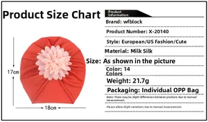 Détail du bonnet turban rouge en soie de lait pour bébé avec fleur en mousseline rose