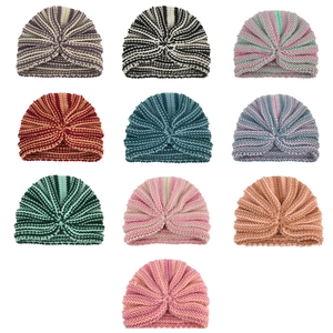 Set di dieci cappellini a turbante in maglia a righe per neonati in vari colori