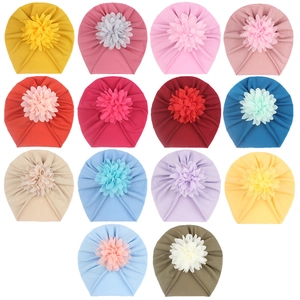 Bonnets à fleurs pour bébés en plusieurs couleurs en coton tricoté souple et élastique
