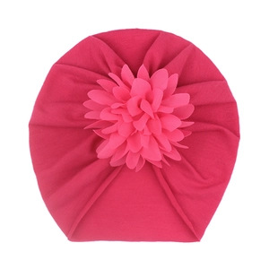 Turban rose rouge pour bébé avec grande fleur en tissu pour nouveau-nés
