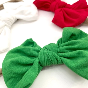 Lot de trois bandeaux de Noël tricotés avec nœud en rouge, vert et blanc pour bébés