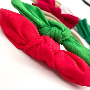 Détails de trois bandeaux de Noël pour bébé avec des nœuds en tricot doux et souple