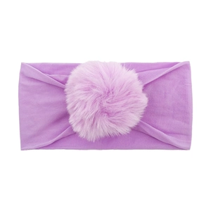 Fascia elastica viola per neonati con un morbido pompon in ecopelliccia in tinta