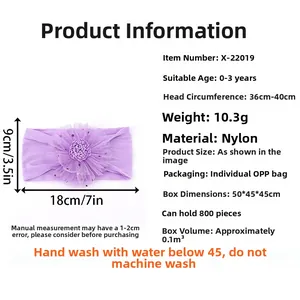 Detail der lila Baby-Stirnband-Maße von 18x9 cm mit Mesh-Blumendekor aus elastischem Nylon
