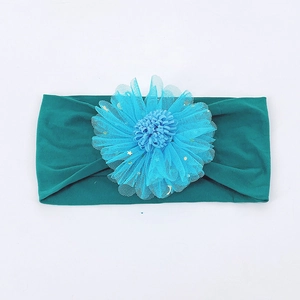 Baby Nylon Stirnband mit großer hellblauer Netzblume und goldfarbenen Sternenpailletten