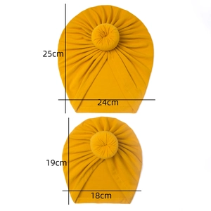 Comparaison détaillée des tailles de turbans pour bébé couleur gingembre avec nœud rond