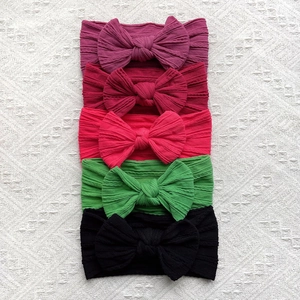 Détail du lot de 5 bandeaux bébé en nylon côtelé souple avec grands nœuds assortis