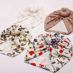 4er-Set Baby-Turban-Mützen mit Blumenmuster und Donut-Knoten aus Rippstrick