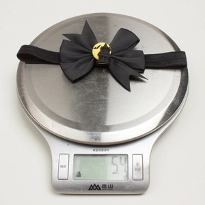 Détail du bandeau bébé d'Halloween léger de 5,4g avec un nœud papillon chauve-souris noir
