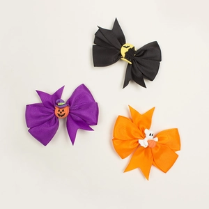 Detail of Halloween baby hair clips with pumpkin, ghost, and bat bow designs