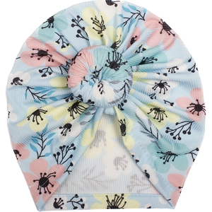 Baby Turban Mütze in Hellblau mit Blumenmuster, Donut-Knoten und weichem Rippenstrick-Stoff