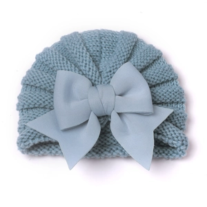 Bonnet turban tricoté bleu clair pour bébé avec grand nœud pour la chaleur hivernale