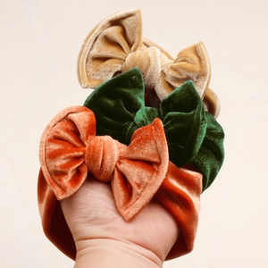 Lot de trois bandeaux pour bébé en velours avec nœuds en moutarde, vert foncé et orange
