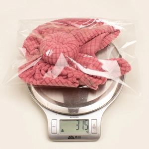 Pink waffle texture baby donut beanie in plastic packaging weighing 31.5 grams