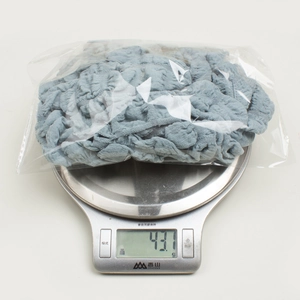 Detailed weight measurement showing 43.1g of the textured grey blue baby headband