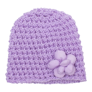 Gorro de punto lavanda para bebé con detalle de flor para mantener el calor en invierno