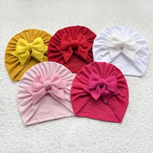Lot de cinq bonnets turbans en coton doux pour bébé avec grands nœuds en couleurs variées