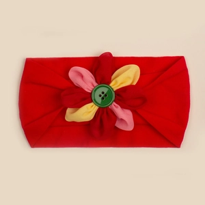 Morbida fascia per neonati in nylon rosso con fiore in tessuto colorato e bottone verde