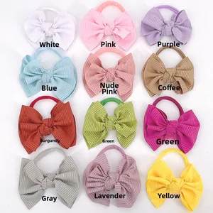 Lot de 12 bandeaux pour bébé avec nœuds en tissu côtelé sur fond blanc épuré