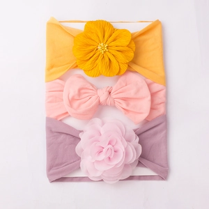 Lot de 3 bandeaux bébé avec tournesol, nœud et fleur en tissu sur présentoir