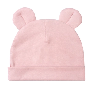 Vue détaillée du bonnet bébé rose en modal avec oreilles d'ours 3D et revers tricoté