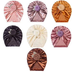 Baby Turban Mützen aus Samt mit Blumen in 7 Farben für Wärme im Herbst und Winter