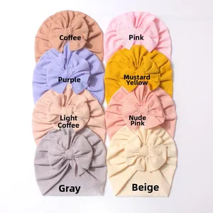 Détails de bonnets pour bébé en maille gaufrée avec de gros nœuds en huit couleurs unies