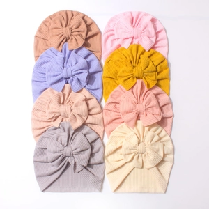 Détails de la maille gaufrée de turbans pour bébé avec nœuds en huit coloris variés